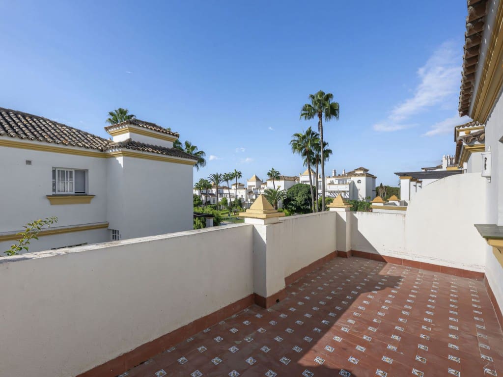 3 soveværelse Byhus til salg i New Golden Mile med swimmingpool garage - € 520.000 (Ref: 9448538)