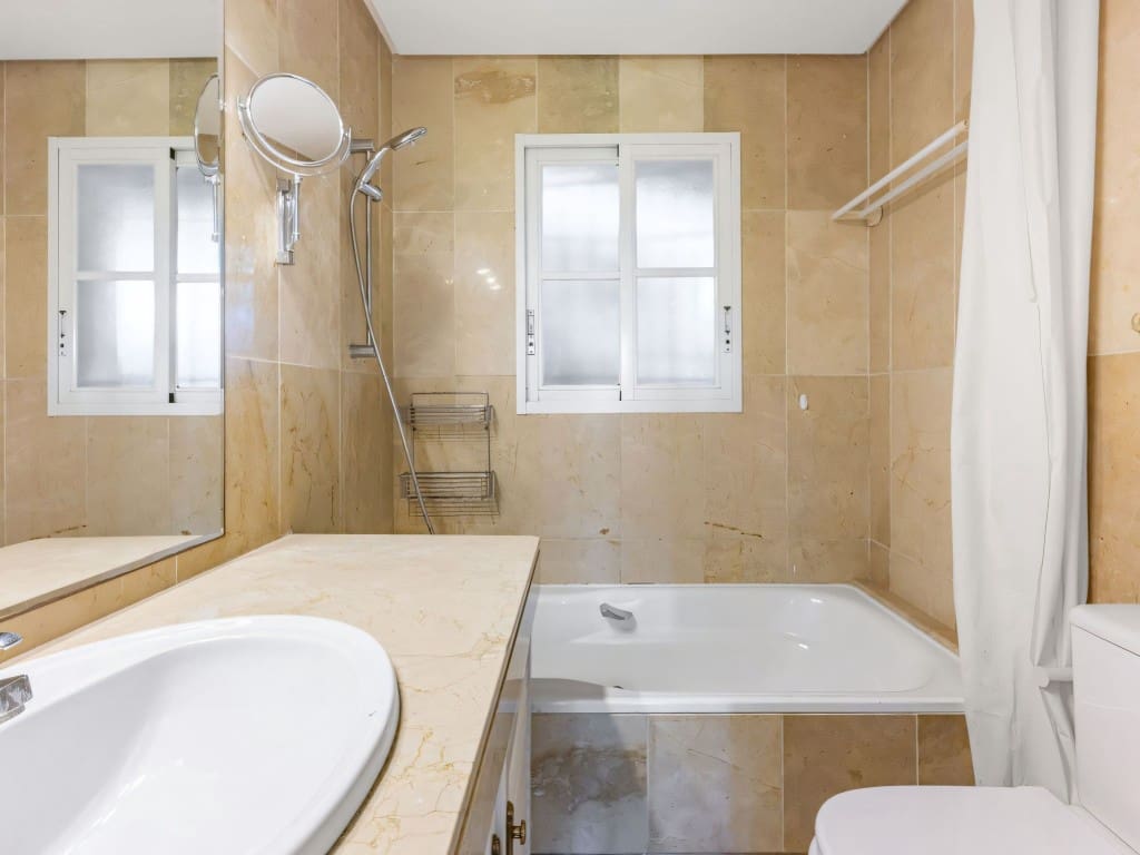 3 soveværelse Byhus til salg i New Golden Mile med swimmingpool garage - € 520.000 (Ref: 9448538)