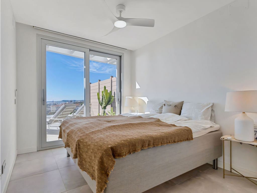 Ático de 2 habitaciones en Fuengirola en venta con piscina - 645.000 € (Ref: 9451764)