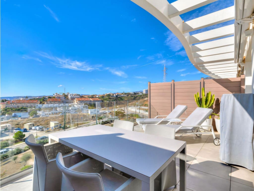 Ático de 2 habitaciones en Fuengirola en venta con piscina - 645.000 € (Ref: 9451764)