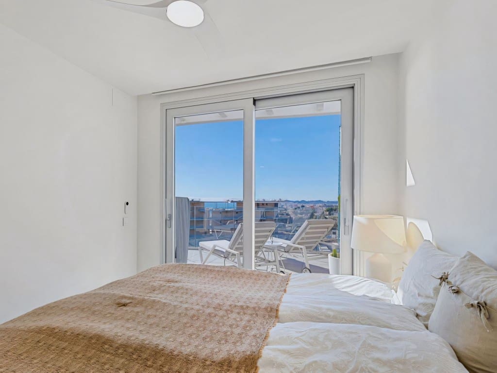 Ático de 2 habitaciones en Fuengirola en venta con piscina - 645.000 € (Ref: 9451764)