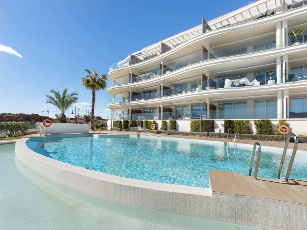 Ático de 2 habitaciones en Fuengirola en venta con piscina - 645.000 € (Ref: 9451764)