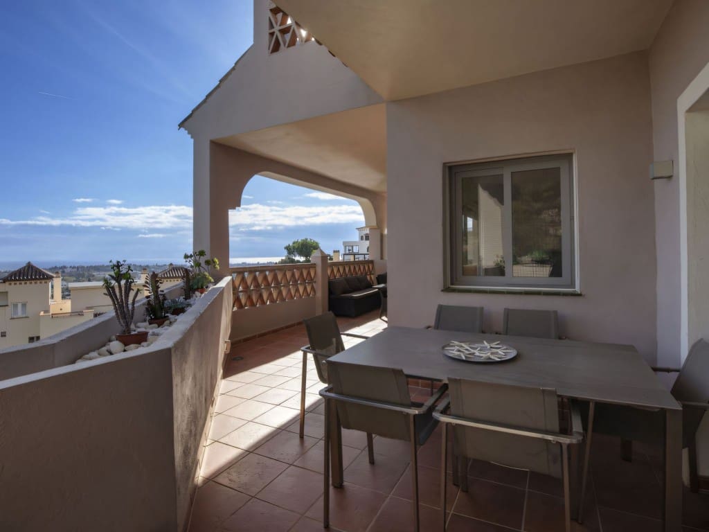 3 bedroom Apartment for sale in Benahavis with pool garage - € 690,000 (Ref: 9452558)