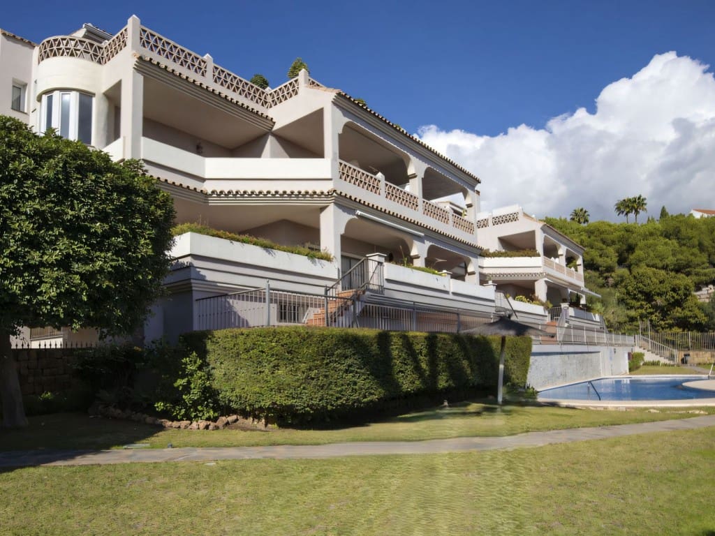 3 bedroom Apartment for sale in Benahavis with pool garage - € 690,000 (Ref: 9452558)