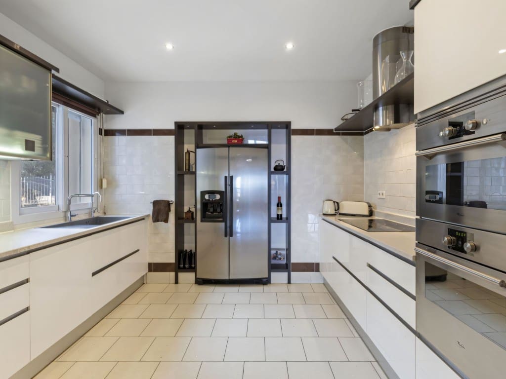 3 bedroom Apartment for sale in Benahavis with pool garage - € 690,000 (Ref: 9452558)