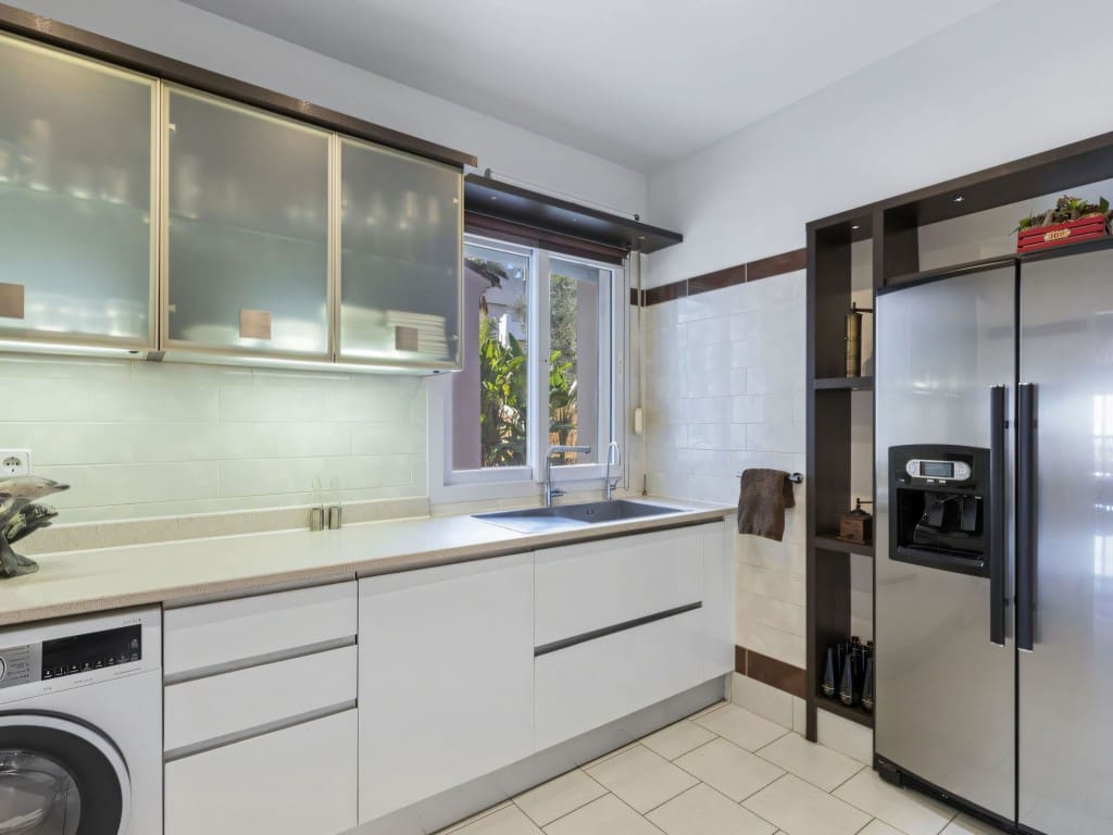 3 bedroom Apartment for sale in Benahavis with pool garage - € 690,000 (Ref: 9452558)