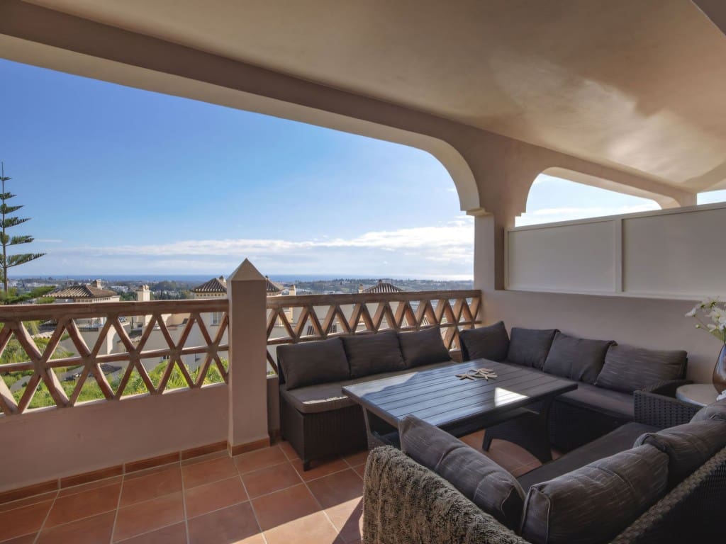3 bedroom Apartment for sale in Benahavis with pool garage - € 690,000 (Ref: 9452558)
