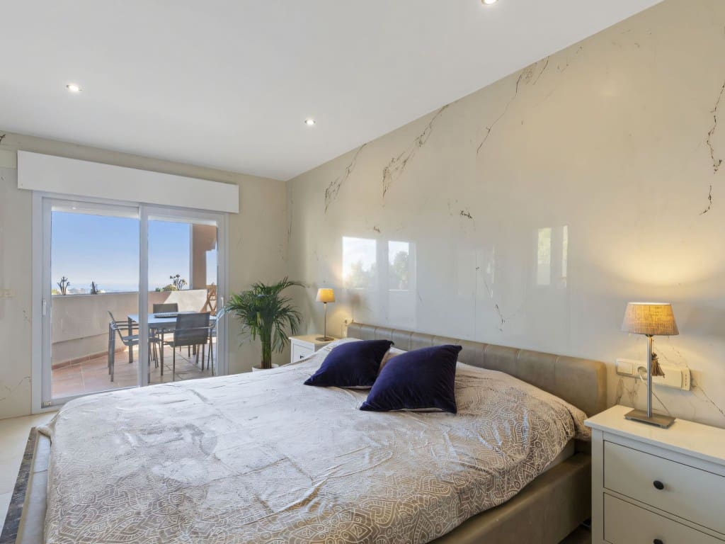 3 bedroom Apartment for sale in Benahavis with pool garage - € 690,000 (Ref: 9452558)