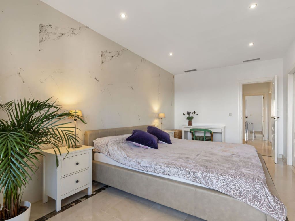 3 bedroom Apartment for sale in Benahavis with pool garage - € 690,000 (Ref: 9452558)