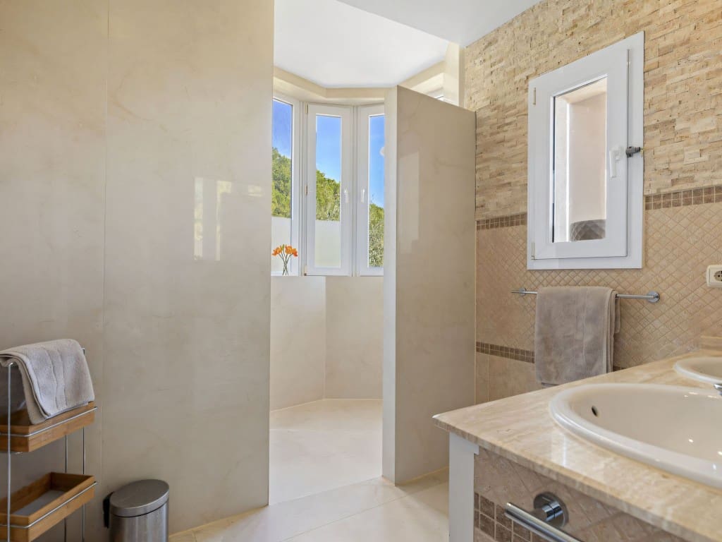 3 bedroom Apartment for sale in Benahavis with pool garage - € 690,000 (Ref: 9452558)