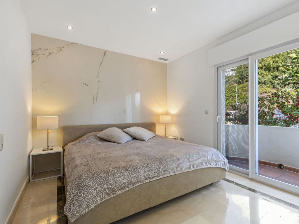 3 bedroom Apartment for sale in Benahavis with pool garage - € 690,000 (Ref: 9452558)