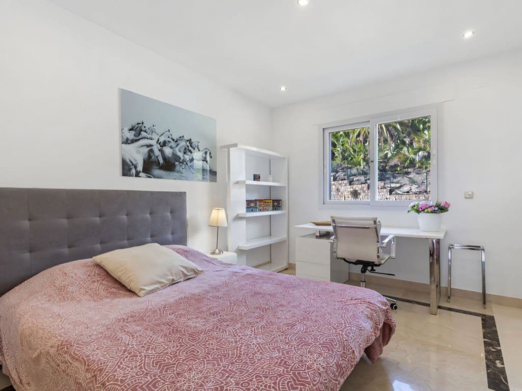 3 bedroom Apartment for sale in Benahavis with pool garage - € 690,000 (Ref: 9452558)