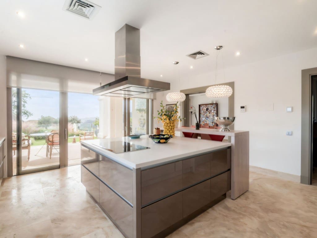 Willa na sprzedaż w Benahavis z basenem garażem - 5 995 000 € (Ref: 9453038)