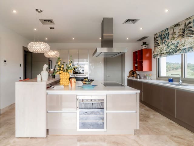 Willa na sprzedaż w Benahavís z basenem garażem - 5 995 000 € (Ref: 9453038)