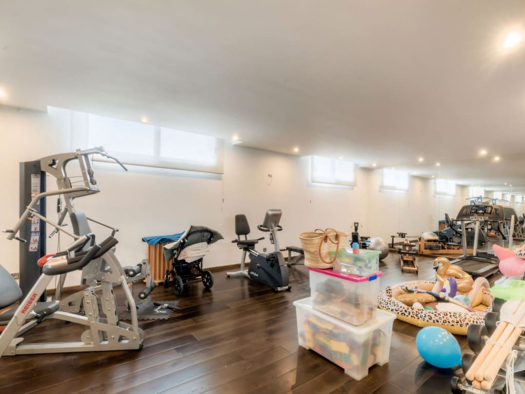 Willa na sprzedaż w Benahavis z basenem garażem - 5 995 000 € (Ref: 9453038)