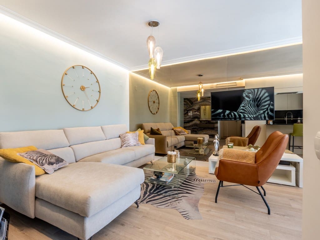 2 slaapkamer Appartement te koop in Nueva Andalucia met zwembad - € 689.000 (Ref: 9455813)