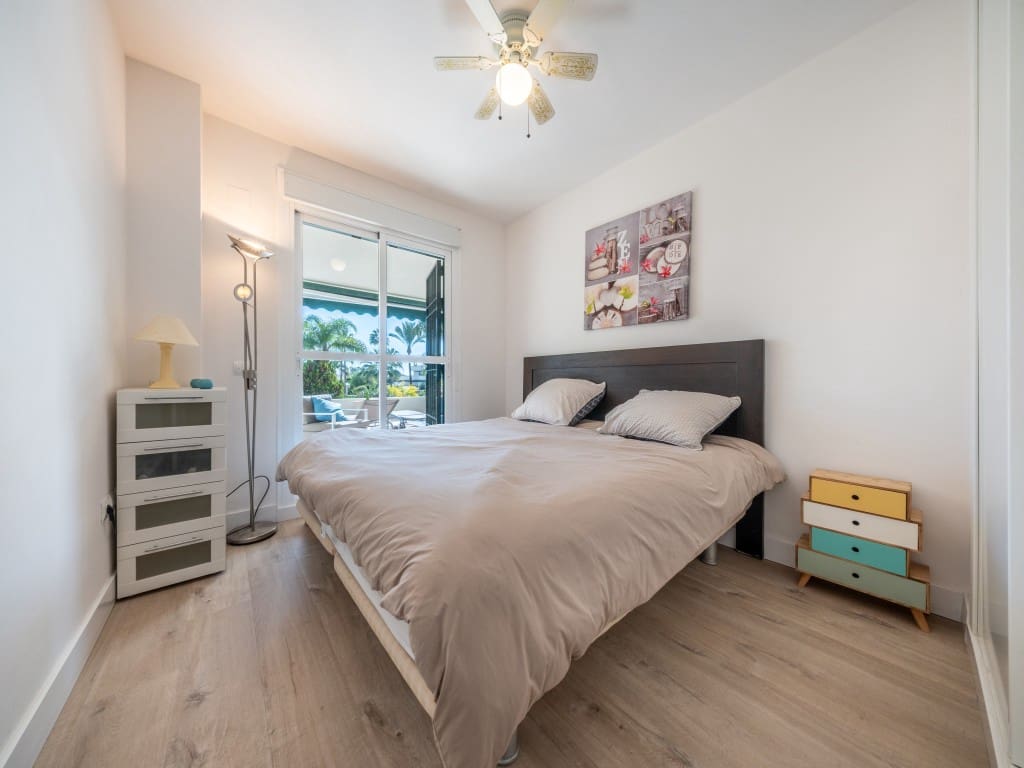 2 slaapkamer Appartement te koop in Nueva Andalucia met zwembad - € 689.000 (Ref: 9455813)