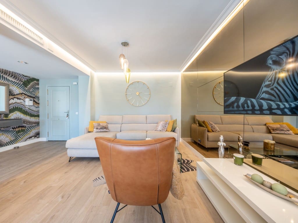 2 slaapkamer Appartement te koop in Nueva Andalucia met zwembad - € 689.000 (Ref: 9455813)