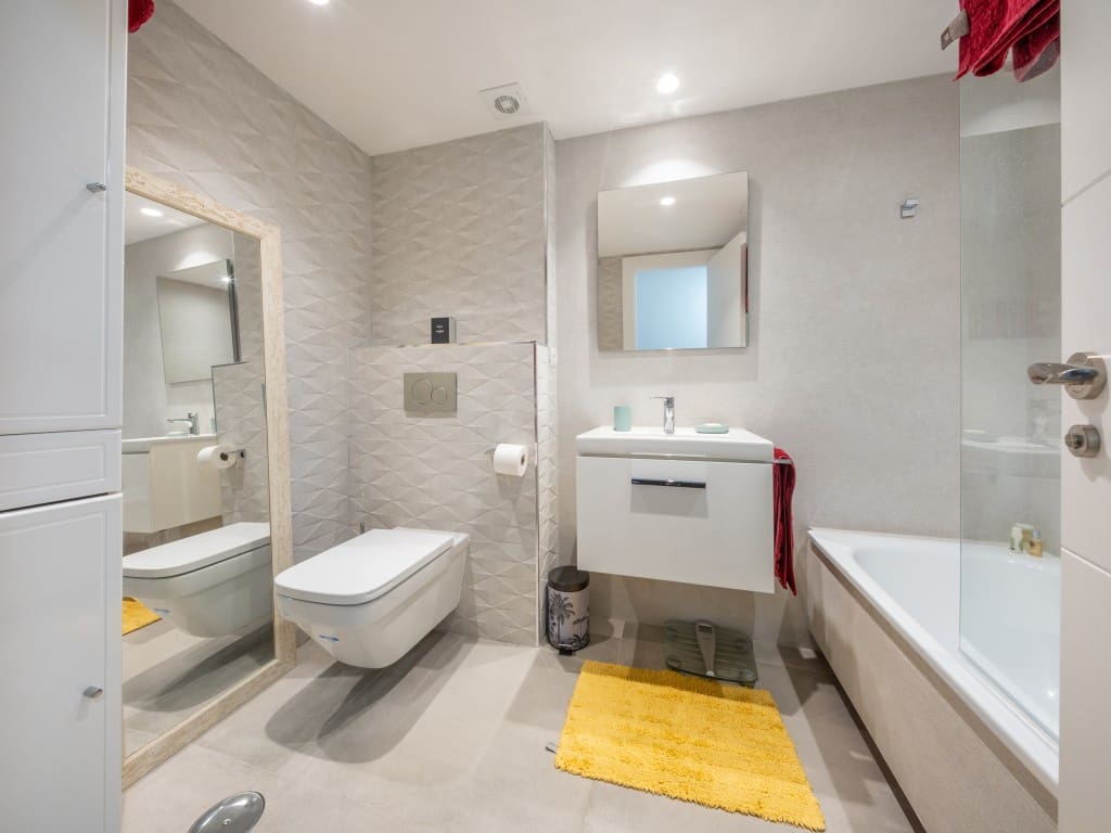 2 slaapkamer Appartement te koop in Nueva Andalucia met zwembad - € 689.000 (Ref: 9455813)