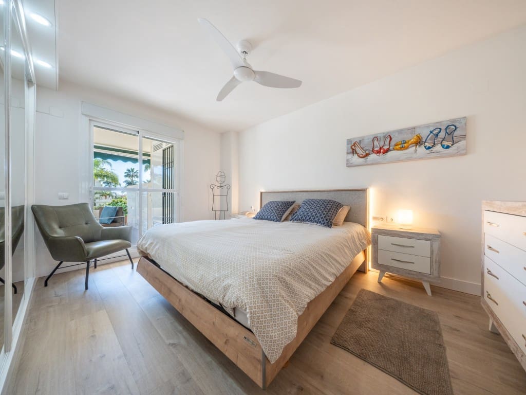 2 slaapkamer Appartement te koop in Nueva Andalucia met zwembad - € 689.000 (Ref: 9455813)