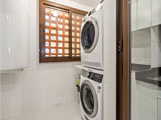 Apartamento de 3 habitaciones en Los Arqueros, Benahavís en venta con piscina garaje - 595.000 € (Ref: 9455814)