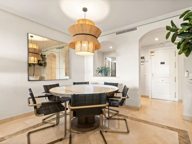 Apartamento de 3 habitaciones en Los Arqueros, Benahavís en venta con piscina garaje - 595.000 € (Ref: 9455814)