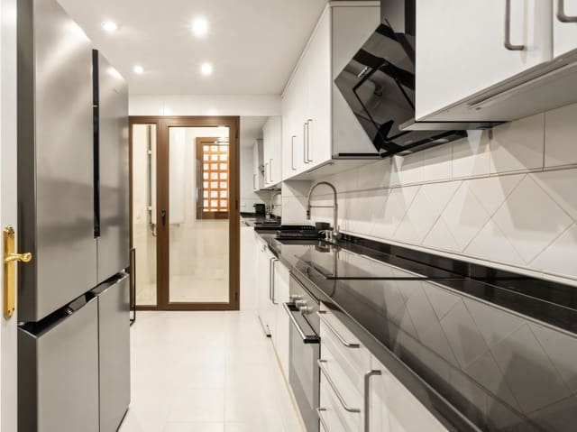 Apartamento de 3 habitaciones en Los Arqueros, Benahavís en venta con piscina garaje - 595.000 € (Ref: 9455814)