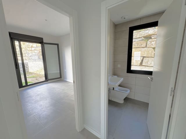 4 chambre Villa/Maison Semi-Mitoyenne à vendre à Riviera del Sol, Mijas avec piscine garage - 65 000 € (Ref: 9461034)