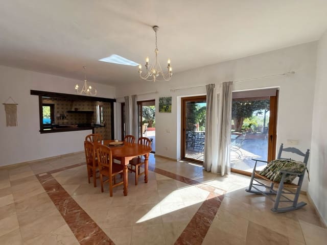 4 bedroom Finca/Country House for sale in New Golden Mile, Estepona with pool - € 795,000 (Ref: 9465135)