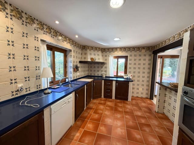 4 bedroom Finca/Country House for sale in New Golden Mile, Estepona with pool - € 795,000 (Ref: 9465135)