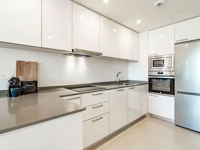 2 slaapkamer Appartement te koop in Nueva Andalucia, Marbella met zwembad - € 399.000 (Ref: 9468079)