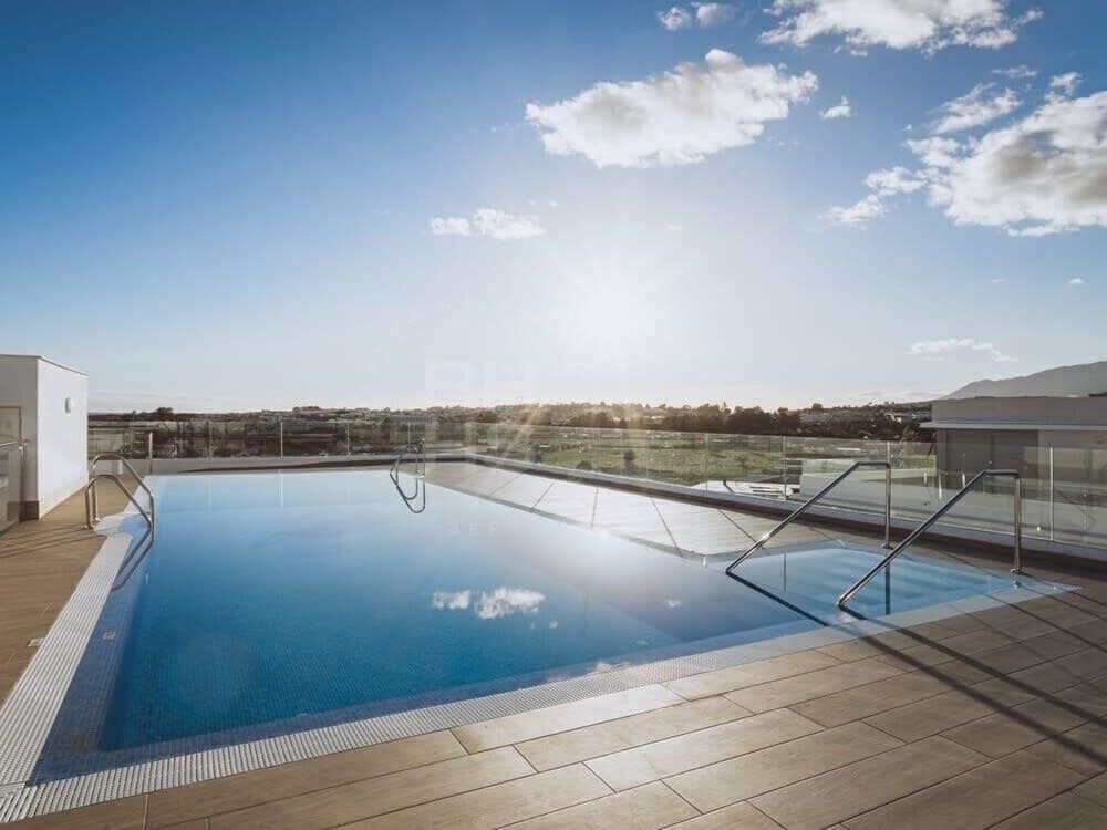 2 slaapkamer Appartement te koop in Nueva Andalucia met zwembad - € 399.000 (Ref: 9468079)