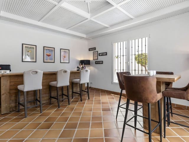 5 quarto Moradia para venda em Las Chapas, Marbella com piscina garagem - 2 350 000 € (Ref: 9468080)