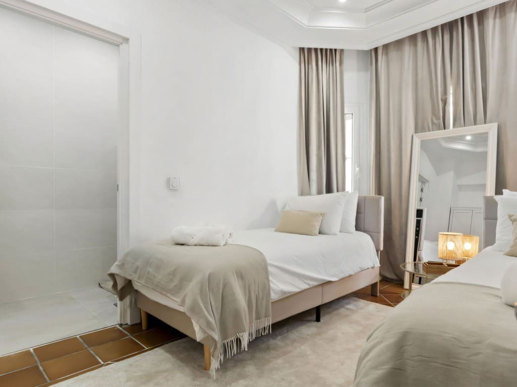 5 quarto Moradia para venda em Las Chapas com piscina garagem - 2 350 000 € (Ref: 9468080)