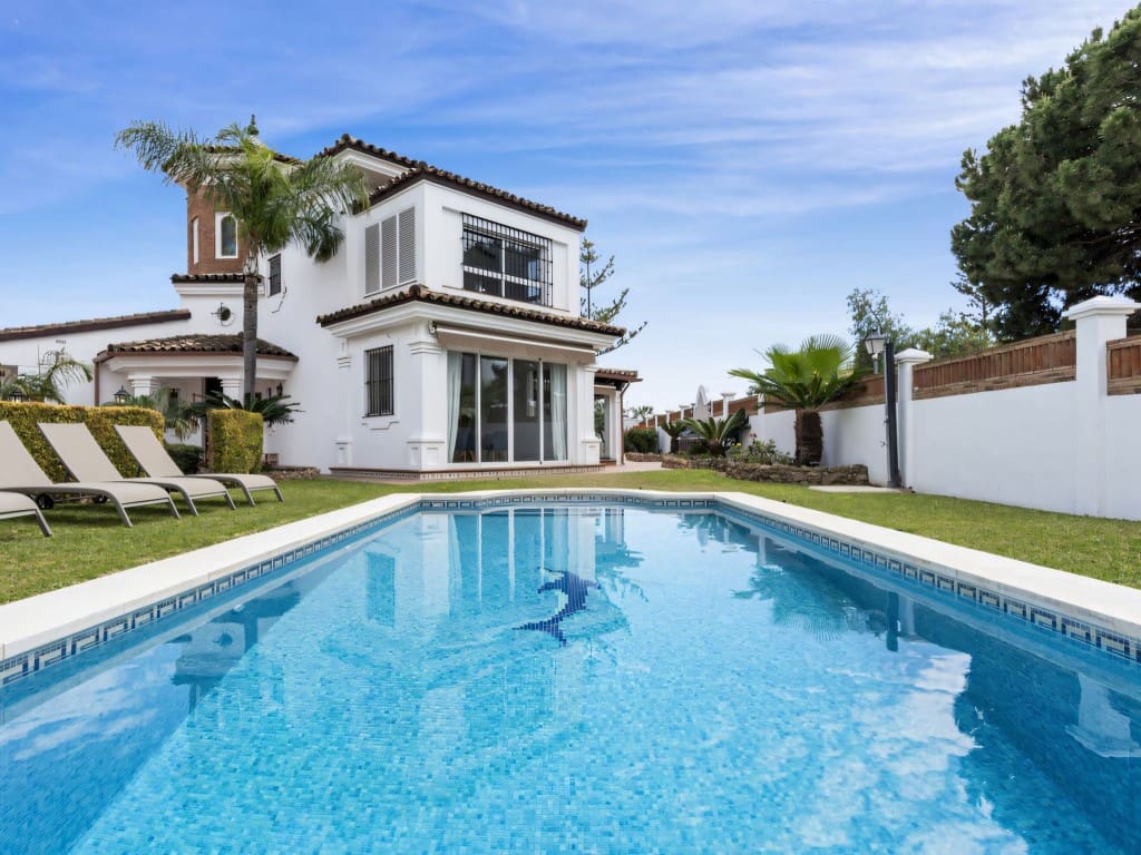 5 quarto Moradia para venda em Las Chapas com piscina garagem - 2 350 000 € (Ref: 9468080)