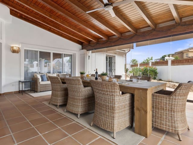 5 quarto Moradia para venda em Las Chapas, Marbella com piscina garagem - 2 350 000 € (Ref: 9468080)