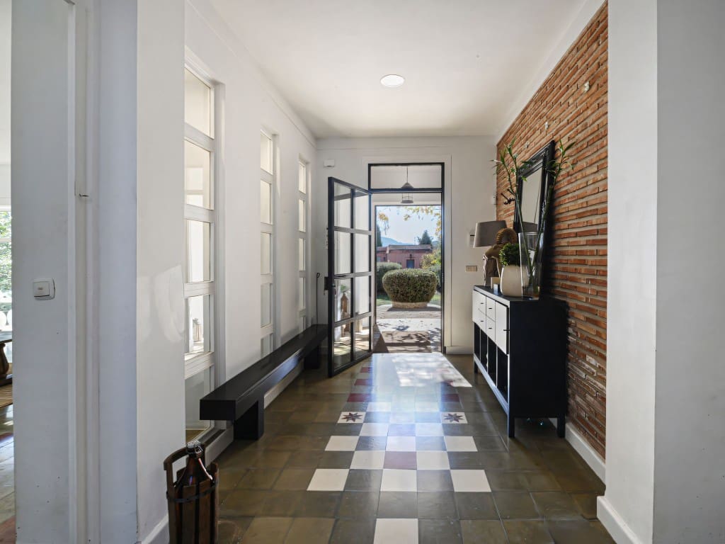 4 bedroom Villa for sale in Archidona with pool garage - € 519,000 (Ref: 9470276)