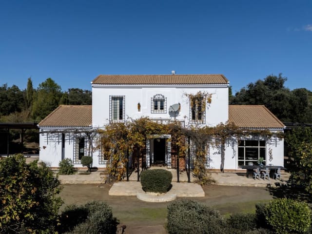 4 bedroom Villa for sale in Archidona with pool garage - € 519,000 (Ref: 9470276)