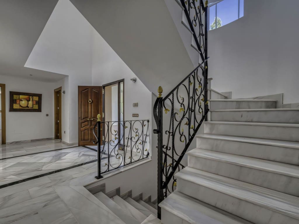 4 slaapkamer Villa te koop in El Rosario met zwembad garage - € 2.000.000 (Ref: 9471999)