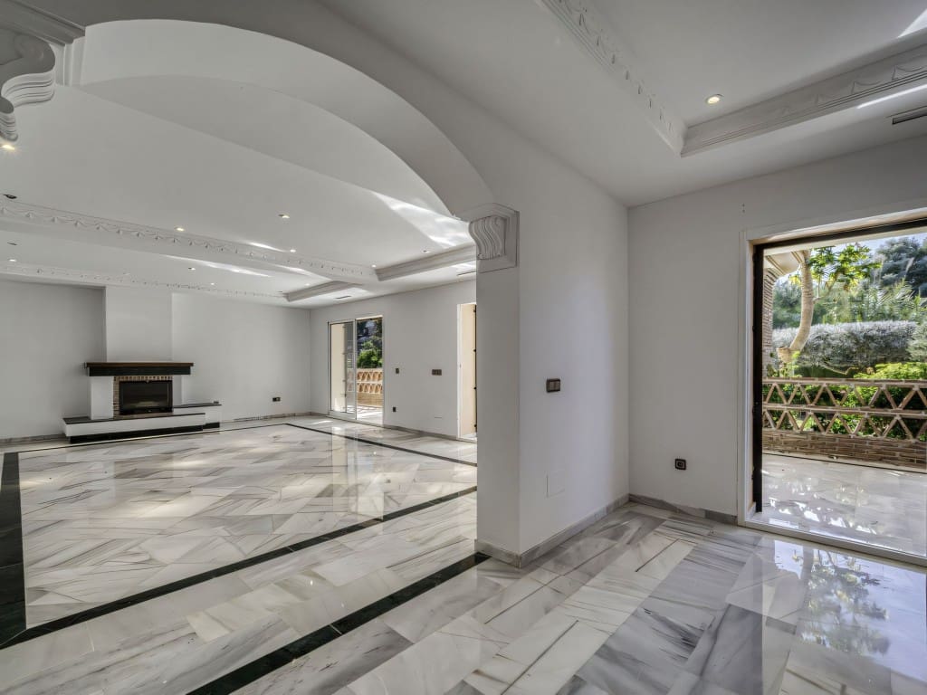 4 slaapkamer Villa te koop in El Rosario met zwembad garage - € 2.000.000 (Ref: 9471999)