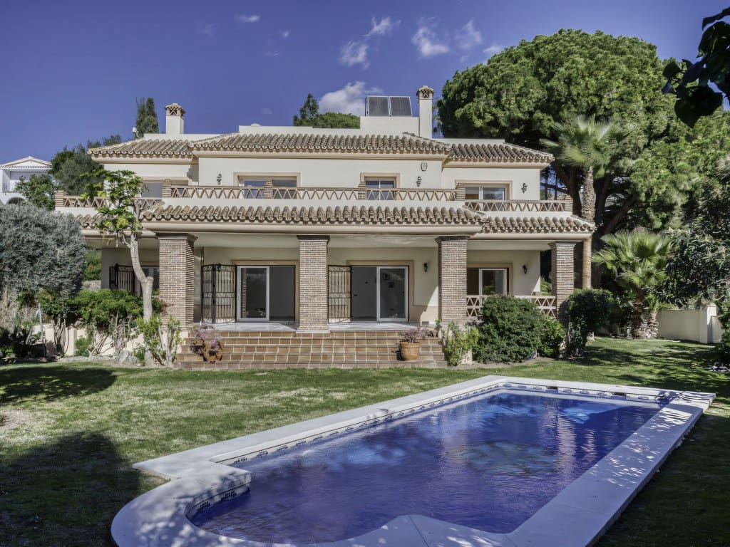 4 slaapkamer Villa te koop in El Rosario met zwembad garage - € 2.000.000 (Ref: 9471999)