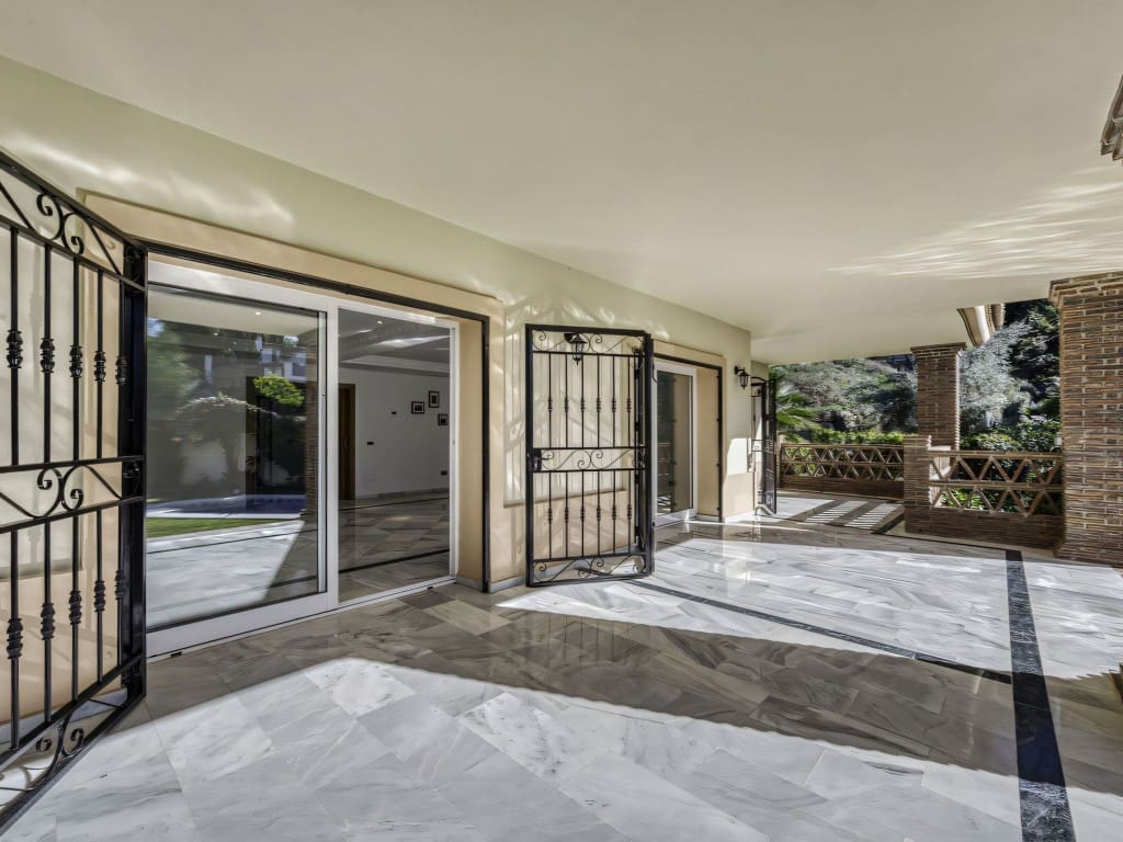 4 slaapkamer Villa te koop in El Rosario met zwembad garage - € 2.000.000 (Ref: 9471999)