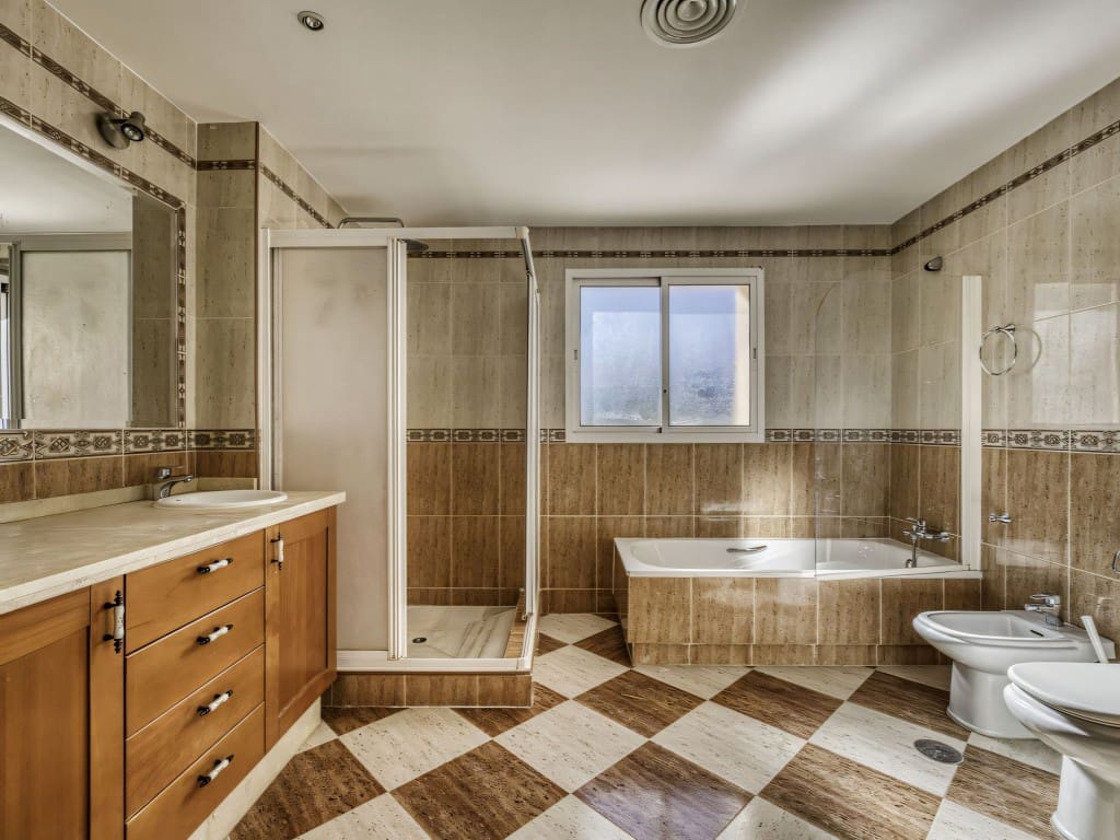 4 slaapkamer Villa te koop in El Rosario met zwembad garage - € 2.000.000 (Ref: 9471999)