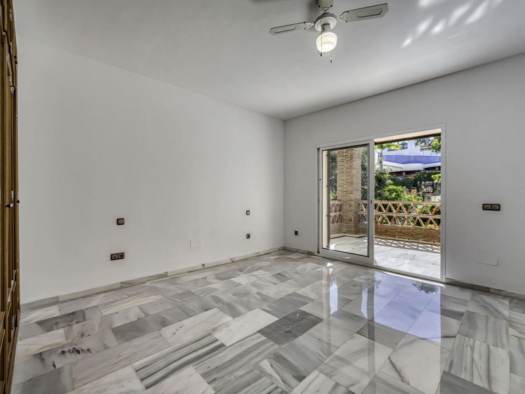 4 slaapkamer Villa te koop in El Rosario met zwembad garage - € 2.000.000 (Ref: 9471999)