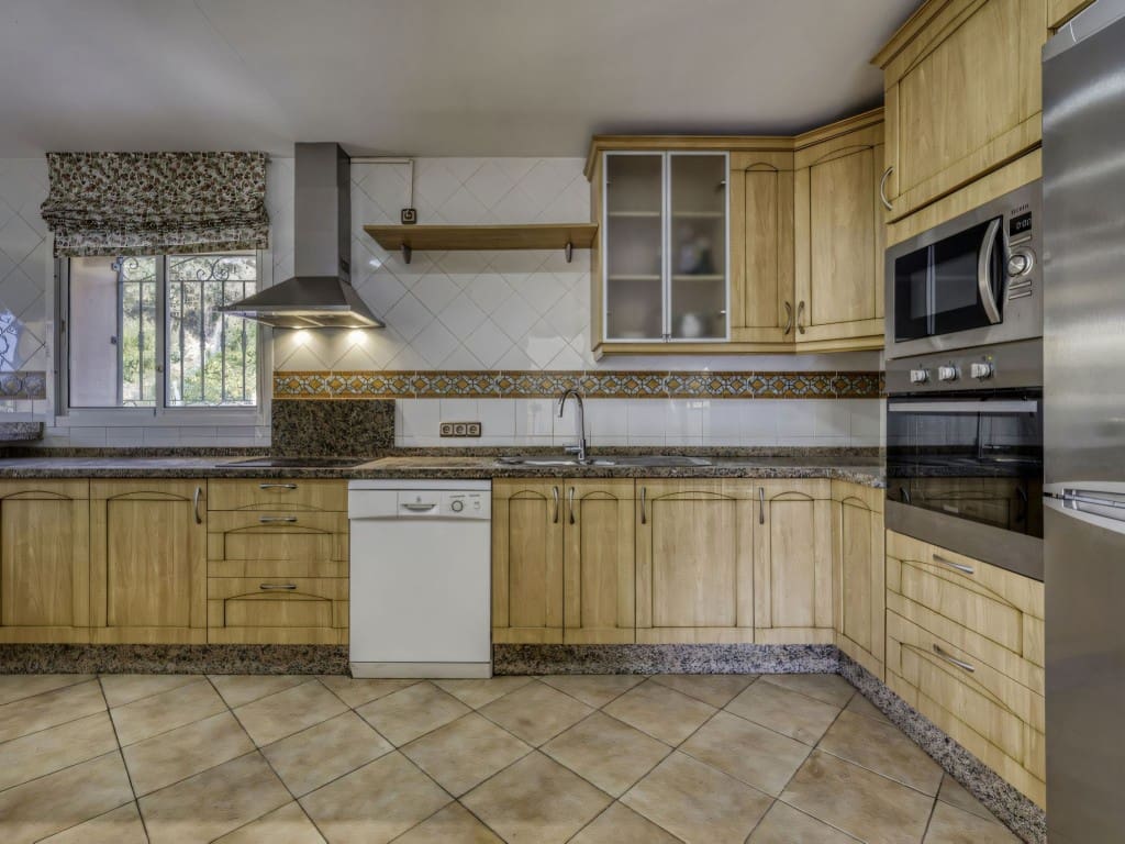 4 slaapkamer Villa te koop in El Rosario met zwembad garage - € 2.000.000 (Ref: 9471999)