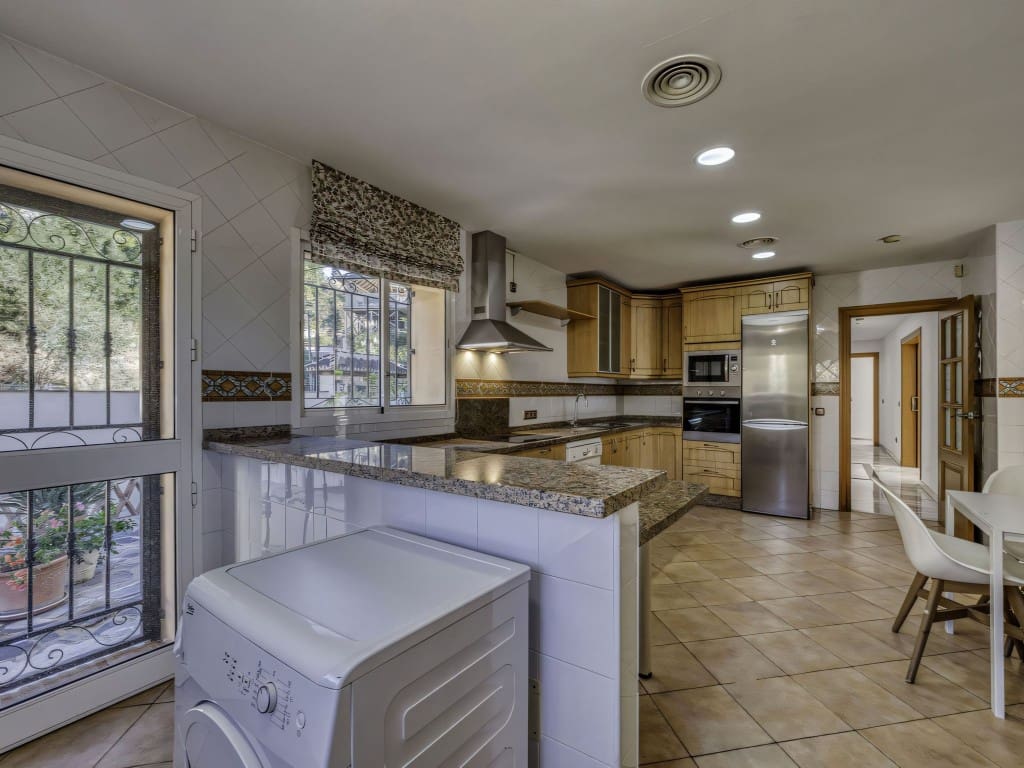 4 slaapkamer Villa te koop in El Rosario met zwembad garage - € 2.000.000 (Ref: 9471999)