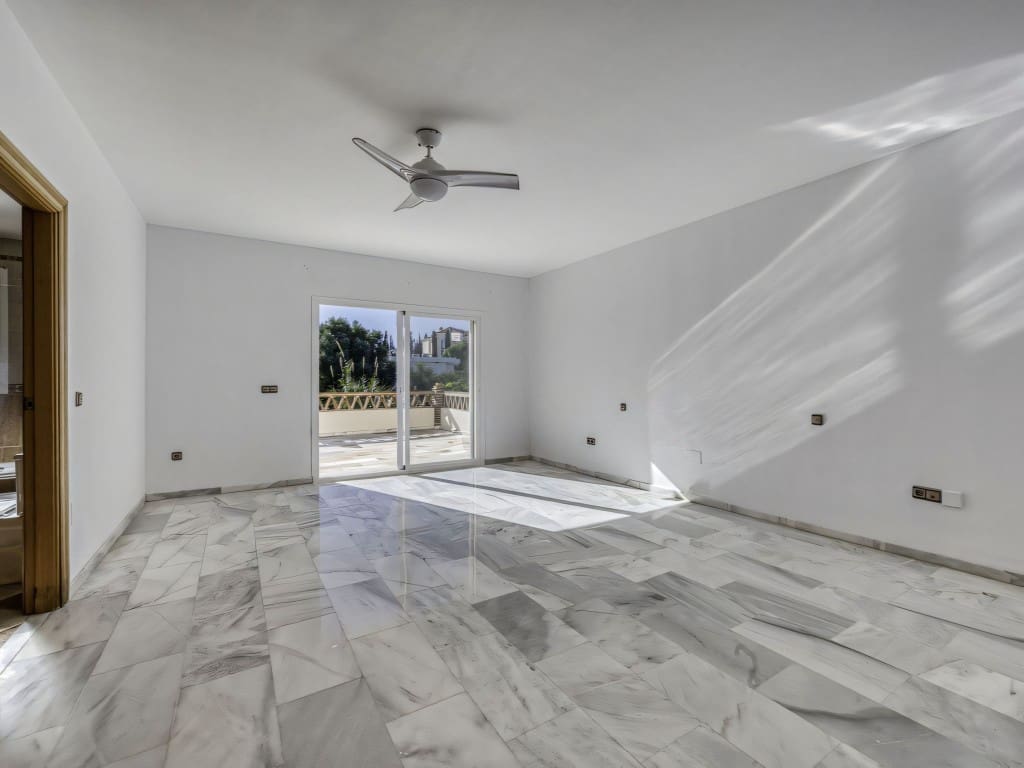 4 slaapkamer Villa te koop in El Rosario met zwembad garage - € 2.000.000 (Ref: 9471999)