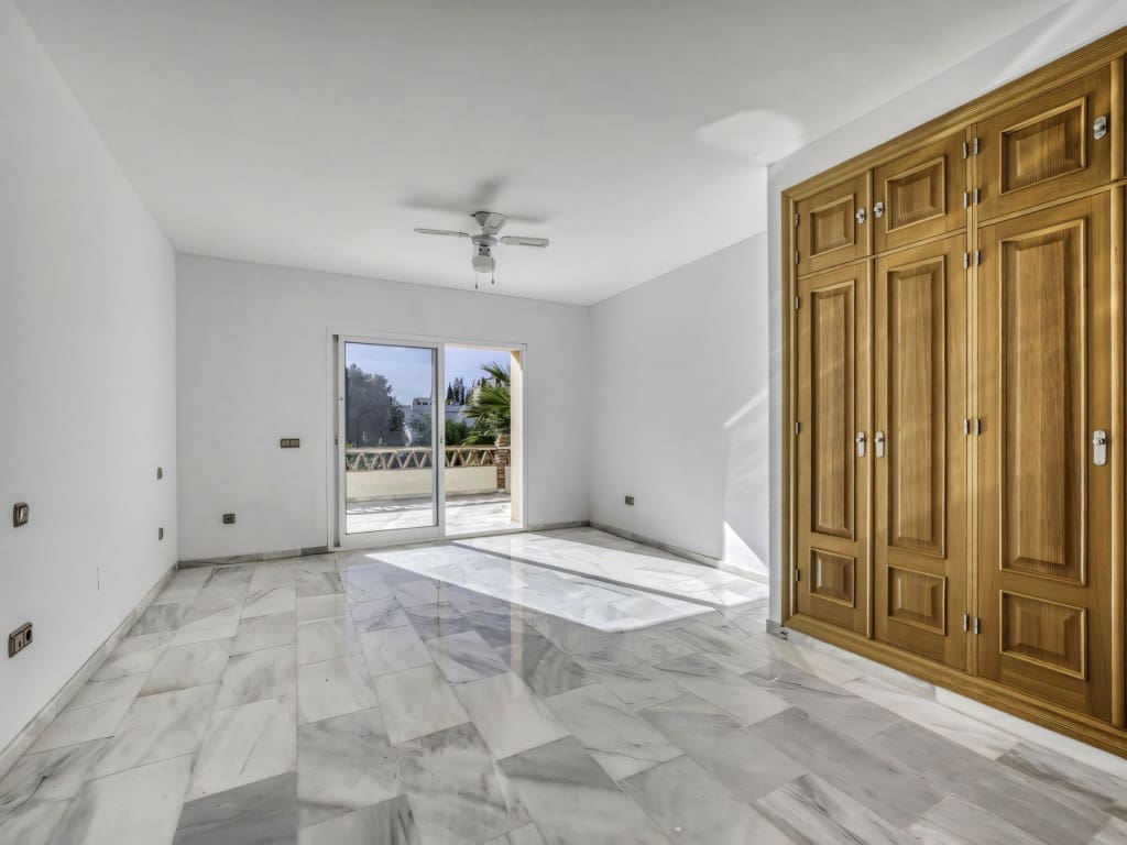 4 slaapkamer Villa te koop in El Rosario met zwembad garage - € 2.000.000 (Ref: 9471999)