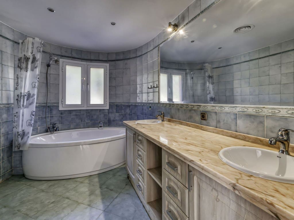 4 slaapkamer Villa te koop in El Rosario met zwembad garage - € 2.000.000 (Ref: 9471999)