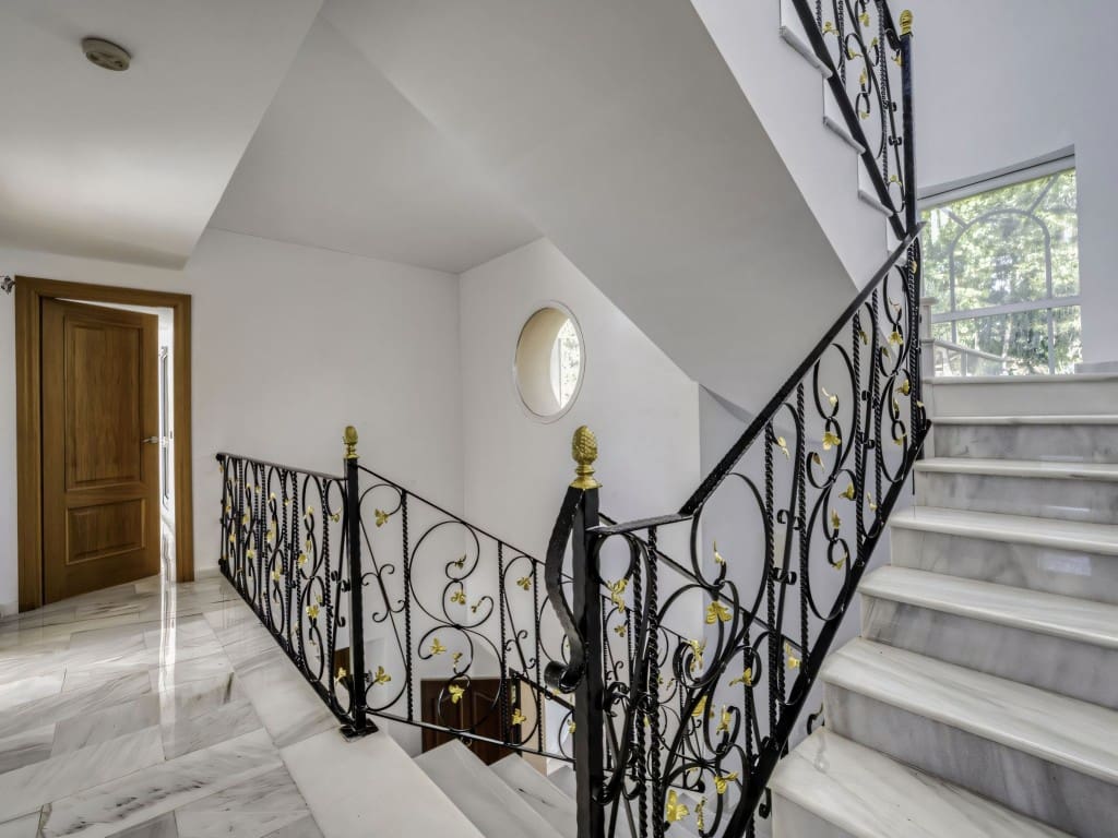 4 slaapkamer Villa te koop in El Rosario met zwembad garage - € 2.000.000 (Ref: 9471999)